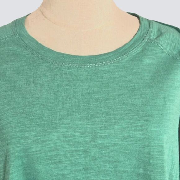 Easel Women's Oversized Green Long Sleeve Trapeze Style Top NWT - Picture 2 of 7